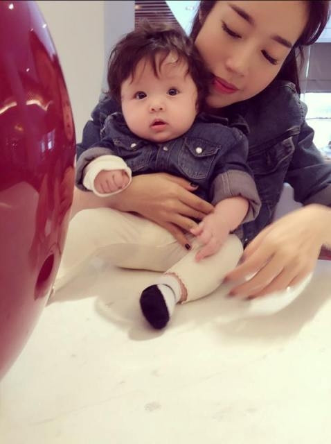 Con gái lai Tây của Elly Trần ẵm giải nhất cuộc thi Baby Vote Con gái lai Tây của Elly Trần ẵm giải nhất cuộc thi Baby Vote 13