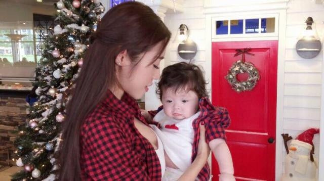Con gái lai Tây của Elly Trần ẵm giải nhất cuộc thi Baby Vote Con gái lai Tây của Elly Trần ẵm giải nhất cuộc thi Baby Vote 12