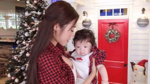 Con gái lai Tây của Elly Trần ẵm giải nhất cuộc thi Baby Vote Con gái lai Tây của Elly Trần ẵm giải nhất cuộc thi Baby Vote 12