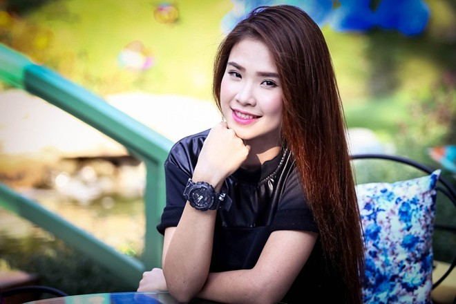 Thấu hiểu được sự lo lắng của mẹ, Khởi My muốn đợi đến 30 tuổi mới bắt đầu suy nghĩ đến chuyện tình cảm riêng tư, còn hiện tại nữ ca sĩ 24 tuổi muốn sống nhiều hơn cho mẹ. “Tôi muốn yêu một người, đầu tiên và duy nhất rồi sau đó sẽ cùng người đó kết hôn, bởi vì với tôi, tình cảm đầu lúc nào cũng là đẹp nhất, thiêng liêng nhất” – Khởi My nói. Thấu hiểu được sự lo lắng của mẹ, Khởi My muốn đợi đến 30 tuổi mới bắt đầu suy nghĩ đến chuyện tình cảm riêng tư, còn hiện tại nữ ca sĩ 24 tuổi muốn sống nhiều hơn cho mẹ. “Tôi muốn yêu một người, đầu tiên và duy nhất rồi sau đó sẽ cùng người đó kết hôn, bởi vì với tôi, tình cảm đầu lúc nào cũng là đẹp nhất, thiêng liêng nhất” – Khởi My nói.
