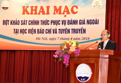 Ông Nguyễn Anh Tuấn – Chánh Văn phòng Trung tâm Kiểm định Chất lượng giáo dục - Hiệp hội các trường ĐH,CĐ Việt Nam – công bố quyết định thành lập đoàn đánh giá ngoài cơ sở giáo dục để khảo sát chính thức Học viện Báo chí và Tuyên truyền