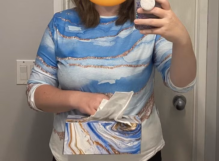 Có ai nhận ra hộp giấy ăn ở đâu không?