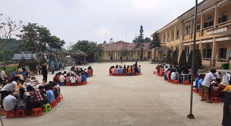 Học sinh Trường Phổ thông Dân tộc Bán trú THCS Tả Ván trong Ngày hội văn hóa đọc – thời điểm chưa có dịch Covid-19. Ảnh: NTCC