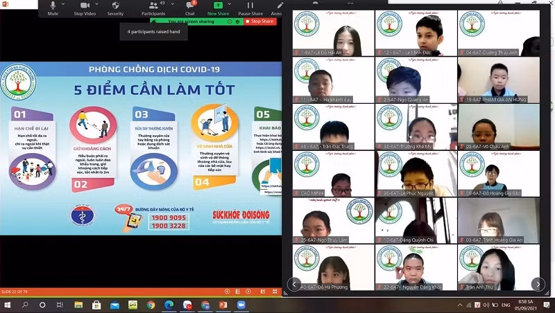 Những giây phút sinh hoạt truyền thống đầy sôi nổi của cô giáo Phạm Thanh Minh và các học sinh lớp 6A7.