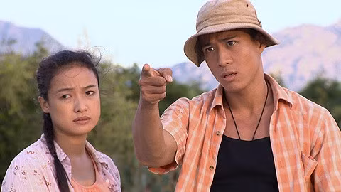 Trong Dấu chân du mục, anh phải lòng Hoa do Lê Ba La đóng. Linh Sơn: