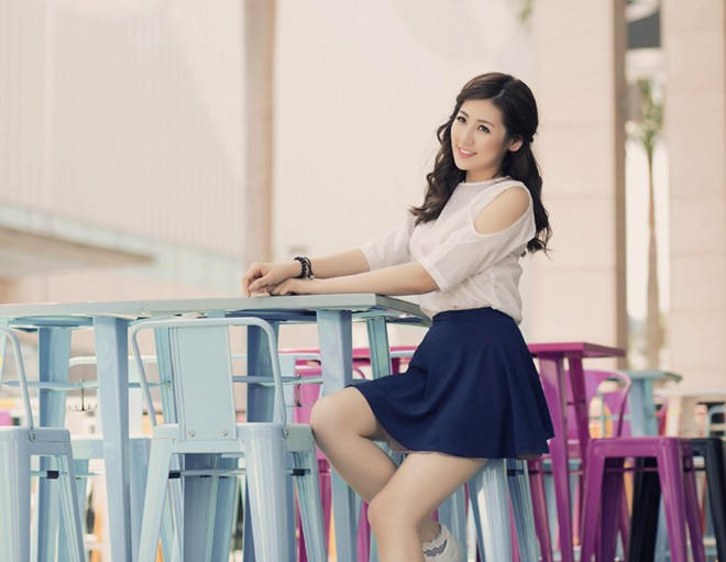 Không quá ồn ào như những người đẹp khác, bên cạnh việc tham gia các hoạt động xã hội cũng như dự số ít sự kiện, Tú Anh gần như tập trung hoàn toàn cho việc học ở trường.