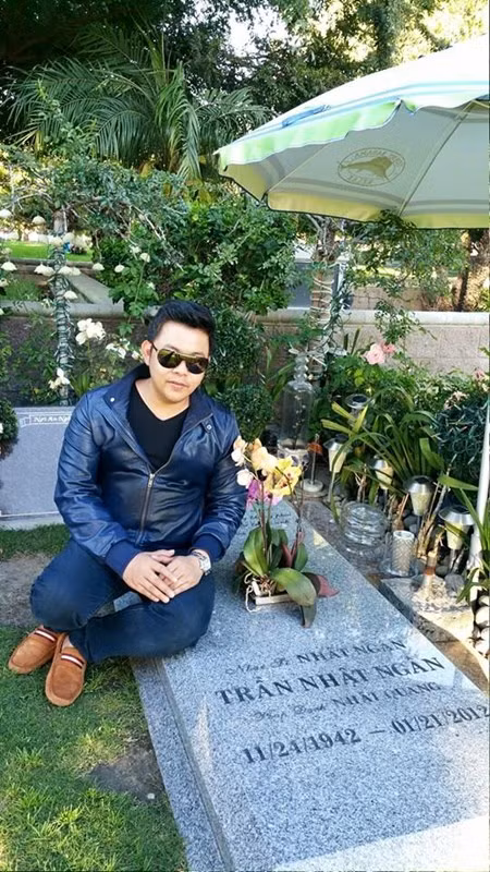 Quang Lê bị chỉ trích vì ngồi lên mộ nhạc sĩ lão làng - Ảnh 2