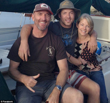 Thoát khỏi hàm cá mập ảnh 1 Thoát khỏi hàm cá mập ảnh 1