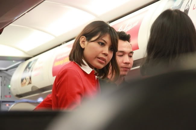 Vẻ đẹp thiên thần của dàn tiếp viên hàng không Air Asia ảnh 2 Vẻ đẹp thiên thần của dàn tiếp viên hàng không Air Asia ảnh 2