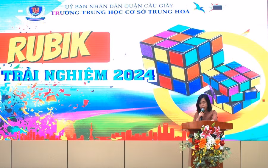 Cô Hoàng Quý Hương, Hiệu trưởng Trường THCS Trung Hòa phát biểu khai mạc Tuần lễ trải nghiệm.