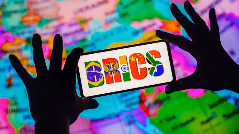 Khối kinh tế BRICS gồm các nước Brazil - Nga - Ấn Độ - Trung Quốc - Nam Phi.