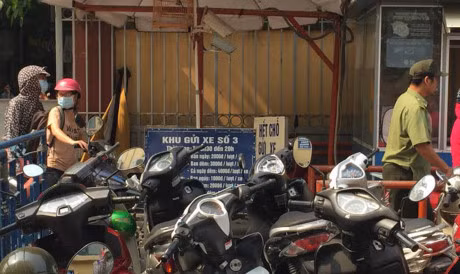 Bai trong xe benh vien lai chiem via he, 