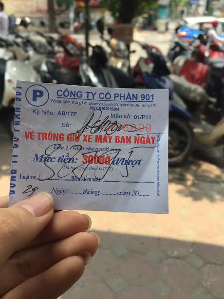 Bãi trông xe bệnh viện lại chiếm vỉa hè, Bai trong xe benh vien lai chiem via he,