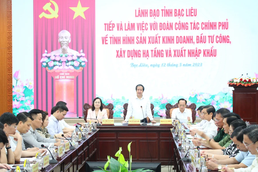 Quang cảnh buổi làm việc.