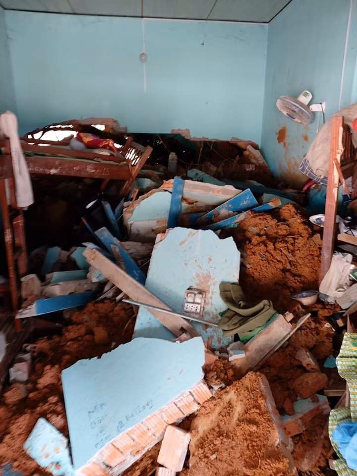 Một điểm trường ở huyện Phước Sơn bị sập do sạt lở