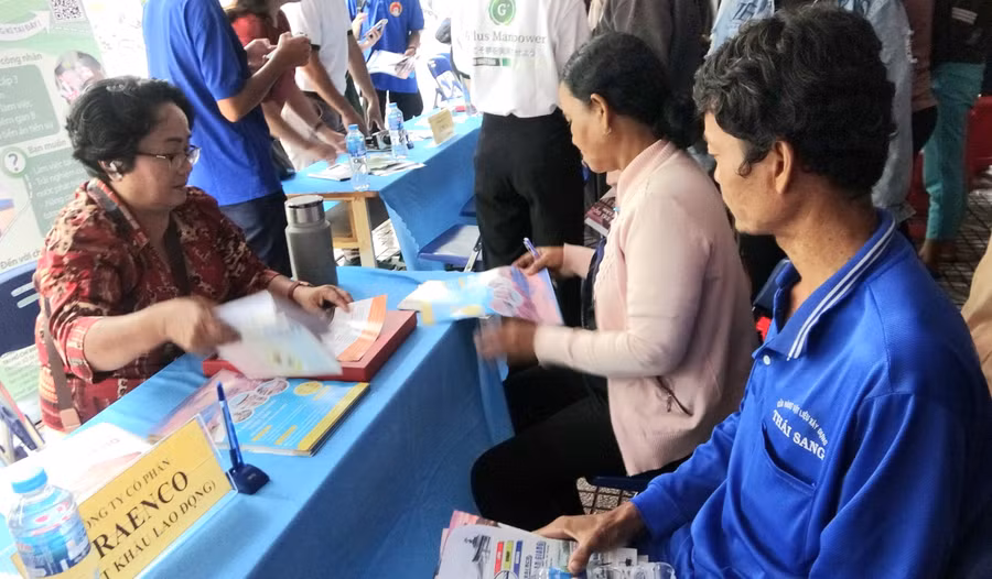 Đại diện các công ty tư vấn về xuất khẩu lao động.