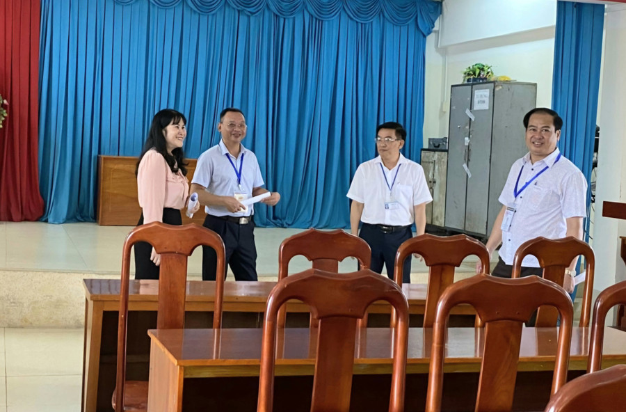 Đoàn kiểm tra công tác chuẩn bị Kỳ thi tốt nghiệp THPT năm 2024 tại Sở GD&amp;ĐT An Giang.