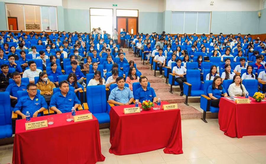 Các tình nguyện viên tham dự Lễ ra quân Chương trình "Tiếp sức mùa thi" năm 2024.