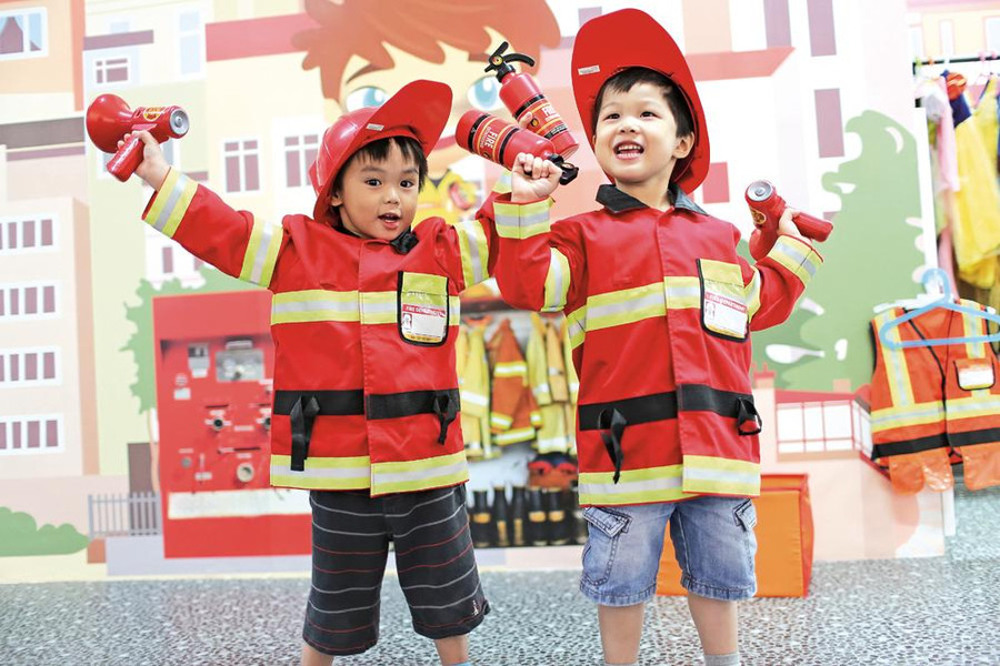 Một ngày làm nhân viên cứu hỏa của học sinh Singapore. Ảnh: IT