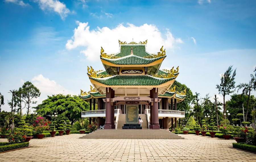 Lăng mộ nhà nho Nguyễn Đình Chiểu tại Bến Tre. Lăng mộ nhà nho Nguyễn Đình Chiểu tại Bến Tre.