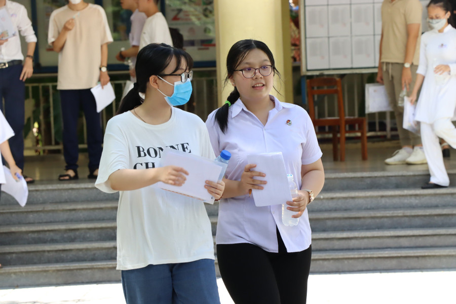 Thí sinh Đà Nẵng hoàn thành bài thi môn Toán. Thí sinh Đà Nẵng hoàn thành bài thi môn Toán.