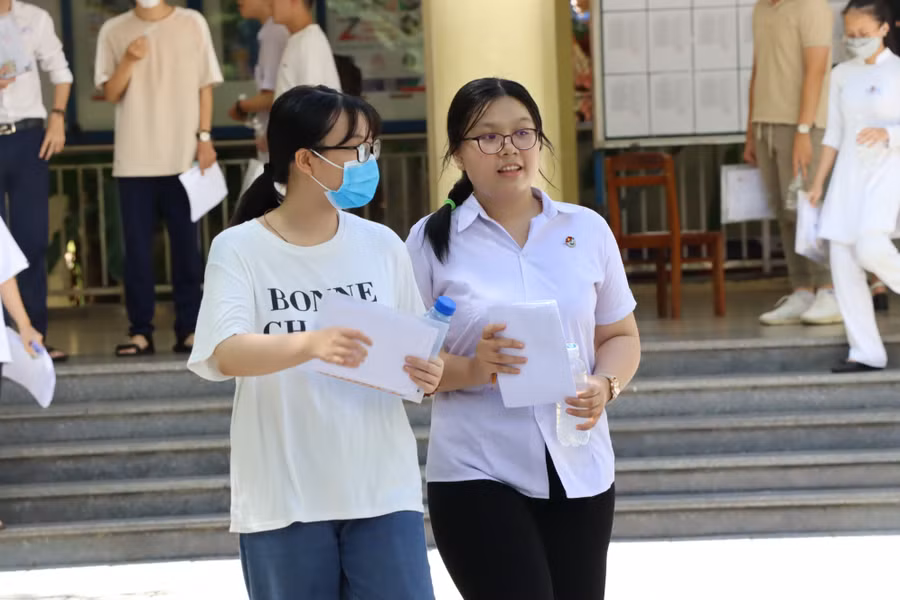 Thí sinh Đà Nẵng hoàn thành bài thi môn Toán.