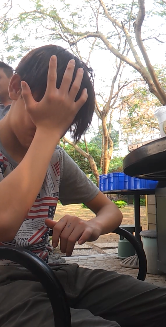 Một nạn nhân trẻ em bị lạm dụng tình dục mà tác giả đã tiếp xúc, phỏng vấn.