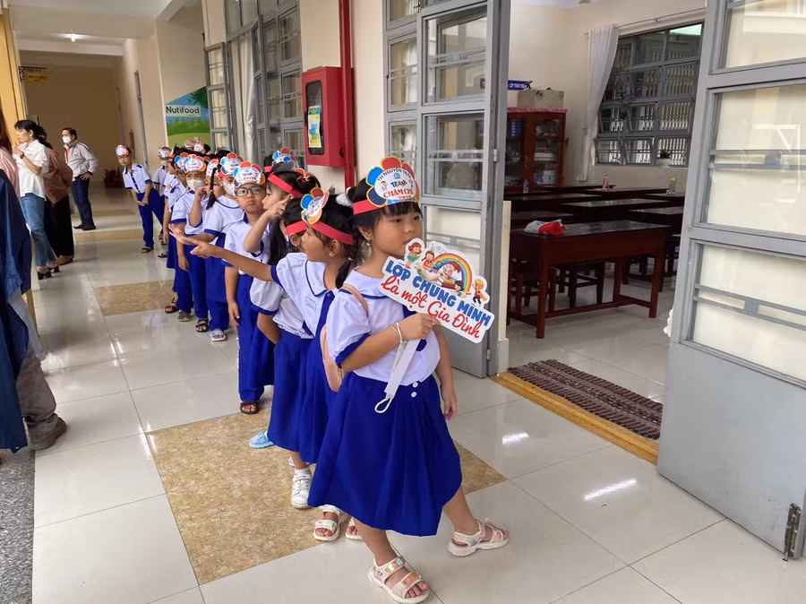 Tỉnh Tiền Giang đang nỗ lực thực hiện tuyển dụng giáo viên trong mỗi năm học để bổ sung vào nguồn giáo viên đang thiếu. Tỉnh Tiền Giang đang nỗ lực thực hiện tuyển dụng giáo viên trong mỗi năm học để bổ sung vào nguồn giáo viên đang thiếu.