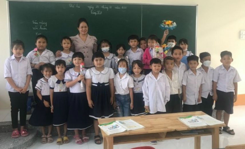 Cô Châu Thanh Tuyền và các học trò của mình. Ảnh: NVCC Cô Châu Thanh Tuyền và các học trò của mình. Ảnh: NVCC