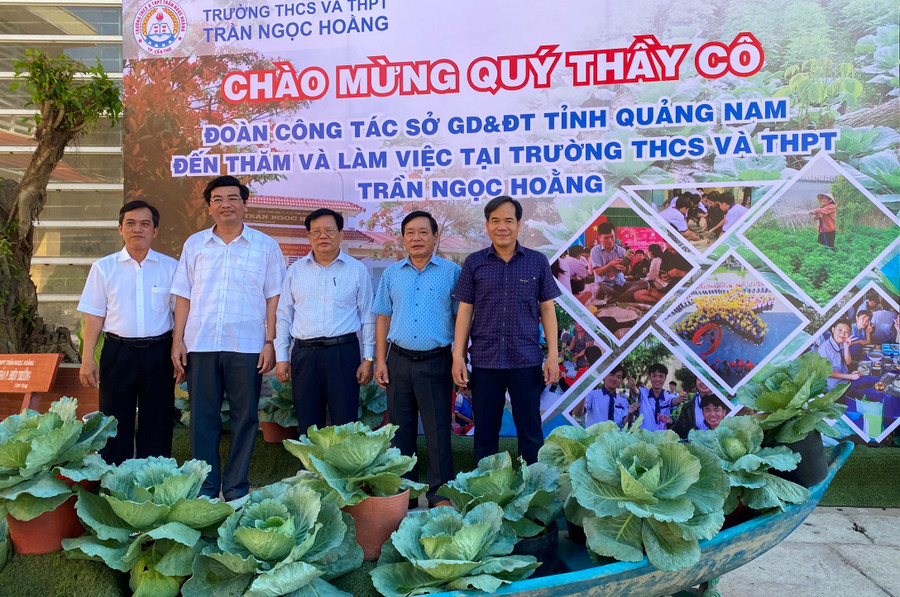 Đại biểu hai Sở GD&ĐT chụp ảnh lưu niệm tại Hội nghị. Đại biểu hai Sở GD&ĐT chụp ảnh lưu niệm tại Hội nghị.