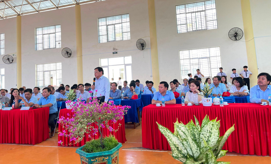 Đại biểu trao đổi, chia sẻ tại hội nghị. Đại biểu trao đổi, chia sẻ tại hội nghị.