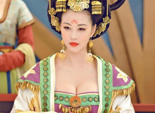 Vẻ gợi cảm hút hồn của phi tần phim Võ Tắc Thiên
