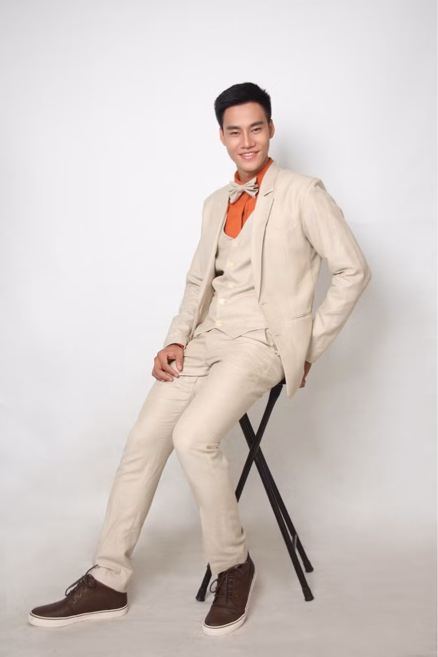 Ngoại hình "chuẩn không cần chỉnh" cùng giọng hát ngọt ngào, sâu lắng giúp Hùng Cường nhận được nhiều tình cảm của khán giả Ngoại hình "chuẩn không cần chỉnh" cùng giọng hát ngọt ngào, sâu lắng giúp Hùng Cường nhận được nhiều tình cảm của khán giả