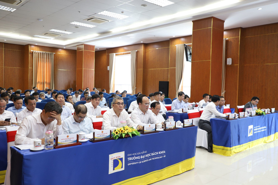 Hội thảo thu hút sự tham gia của đại diện Hội đồng trường, Ban giám đốc, Ban giám hiệu,các Đại học, trường đại học công lập và ngoài công lập. Hội thảo thu hút sự tham gia của đại diện Hội đồng trường, Ban giám đốc, Ban giám hiệu,các Đại học, trường đại học công lập và ngoài công lập.