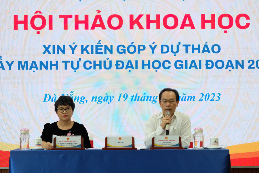 Thứ trưởng Bộ GD&ĐT Hoàng Minh Sơn chủ trì Hội thảo khoa học góp ý dự thảo Đề án Đẩy mạnh tự chủ đại học giai đoạn 2024-2030. 