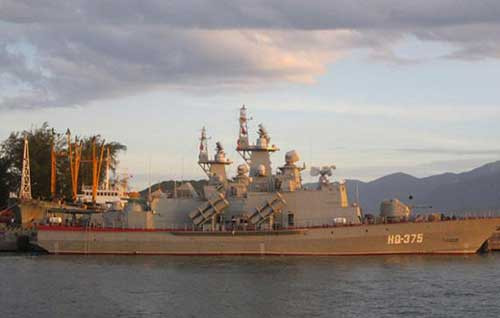 Tàu hộ tống tên lửa tốc độ cao Project 1241.8 Molniya HQ-375 trong biên chế Hải quân Việt Nam.