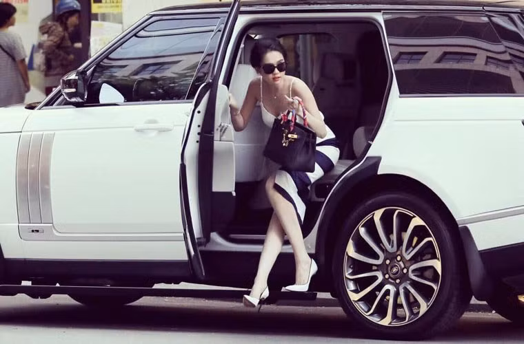 Cận cảnh Ngọc Trinh từ gái quê thành nữ hoàng ảnh 7