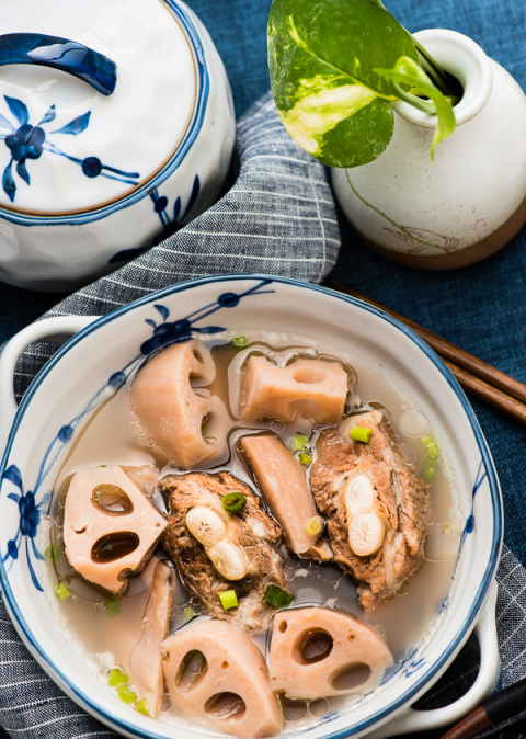 Thơm ngon mát ngọt với canh củ sen hầm xương đậm đà cho ngày cuối tuần thêm thi vị ảnh 6 Thơm ngon mát ngọt với canh củ sen hầm xương đậm đà cho ngày cuối tuần thêm thi vị ảnh 6