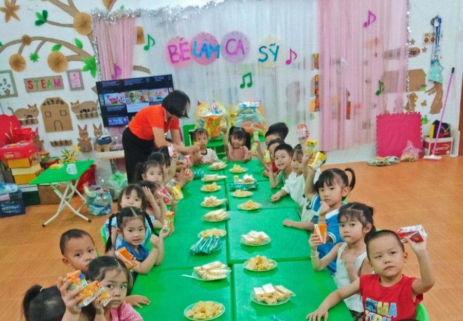 Cô trò Trường Mầm non Chiềng Sinh, TP Sơn La (Sơn La). Ảnh: Hà Hoàng. Cô trò Trường Mầm non Chiềng Sinh, TP Sơn La (Sơn La). Ảnh: Hà Hoàng.