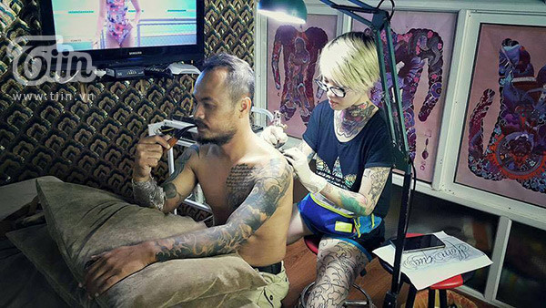 Kí ức những xăm hình cho Trần lập của cô thợ xăm 8x