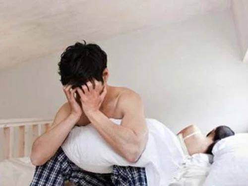 "Trên bảo dưới không nghe" vì những đêm ‘tự sướng’ trong 3 năm xa vợ