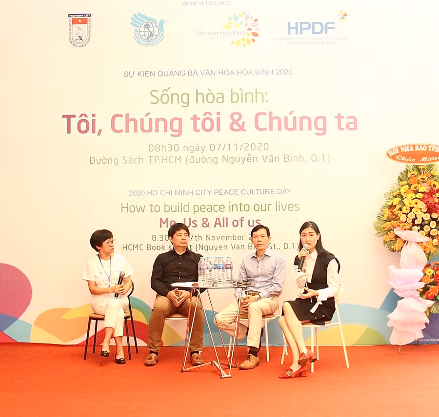 Buổi đối thoại với chủ đề: “Làm thế nào để xây dựng lối sống hòa bình: Tôi - Chúng tôi và Chúng ta” diễn ra sôi nổi và đầy thu hút.