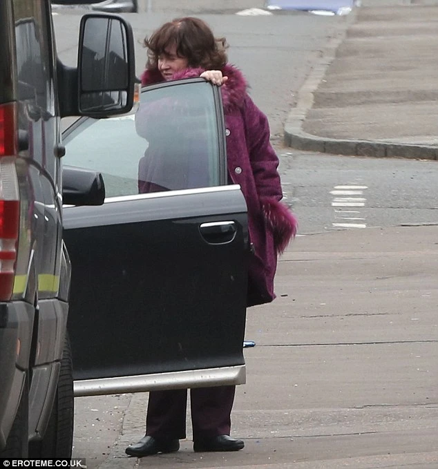 Susan Boyle lần đầu tiên xuất hiện sau bê bối tài chính