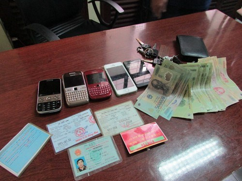 Bắt thiếu nữ 16 tuổi trong đường dây lừa trúng thưởng qua Facebook - Ảnh 1