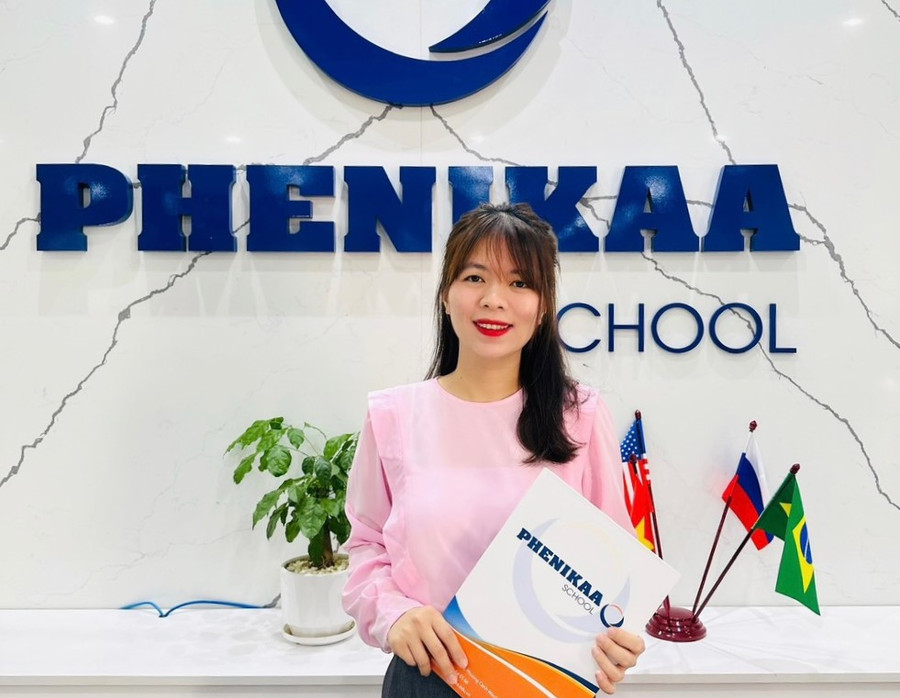 Cô Hồ Thị Huyền Trang. Cô Hồ Thị Huyền Trang.