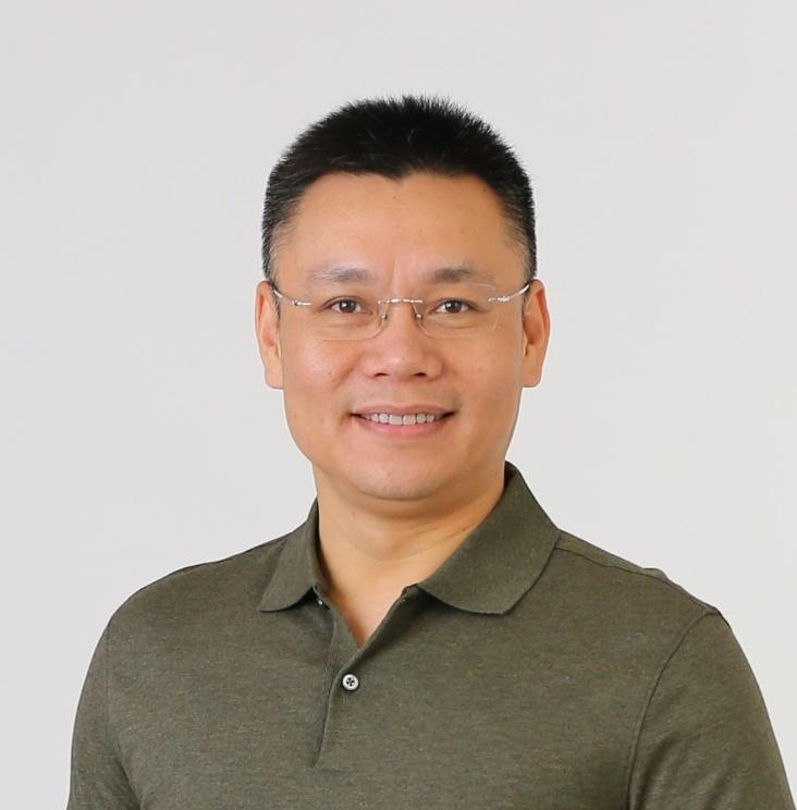 Thầy Nguyễn Thành Nam là giảng viên Học viện Kỹ thuật Quân sự, giáo viên dạy Vật lí trên kênh VTV7 và là giáo viên dạy học trực tuyến tại Hocmai.