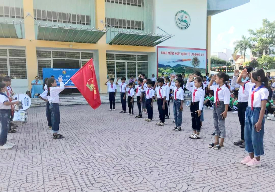 Hơn 500 học sinh An Giang tham gia Hội thi nghi thức Đội ảnh 1 Hơn 500 học sinh An Giang tham gia Hội thi nghi thức Đội ảnh 1