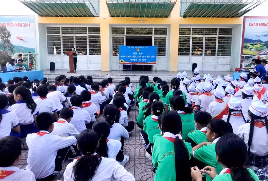 Hội đồng Đội phối hợp cùng Phòng GD&ĐT huyện Tri Tôn (tỉnh An Giang) tổ chức Hội thi nghi thức Đội năm học 2022 - 2023.