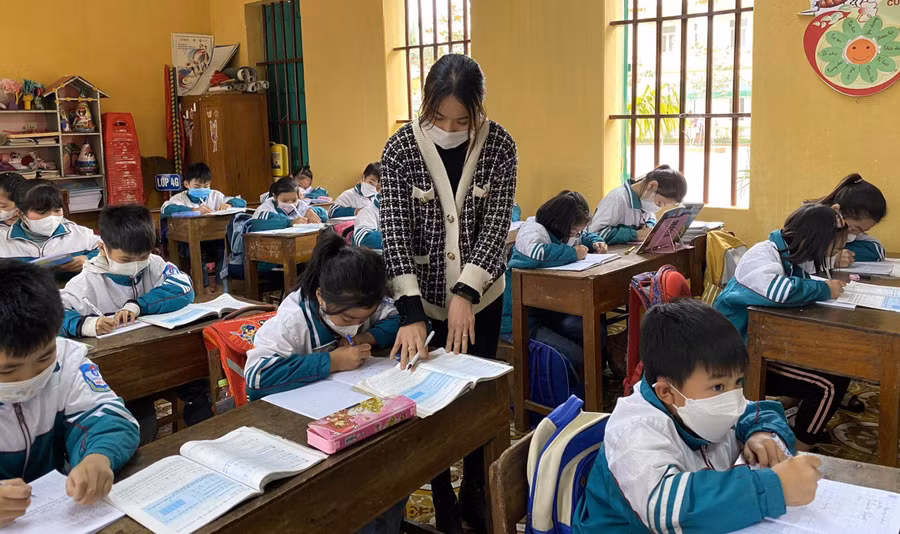 Mặc đồng phục trong trường học nhằm tạo ra sự bình đẳng giữa các em. Ảnh: TG