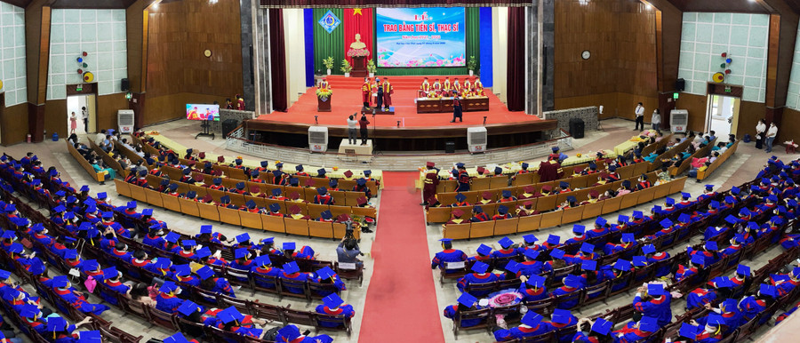 Lễ trao bằng tiến sĩ, thạc sĩ của Trường ĐH Cần Thơ. Ảnh: INT Lễ trao bằng tiến sĩ, thạc sĩ của Trường ĐH Cần Thơ. Ảnh: INT